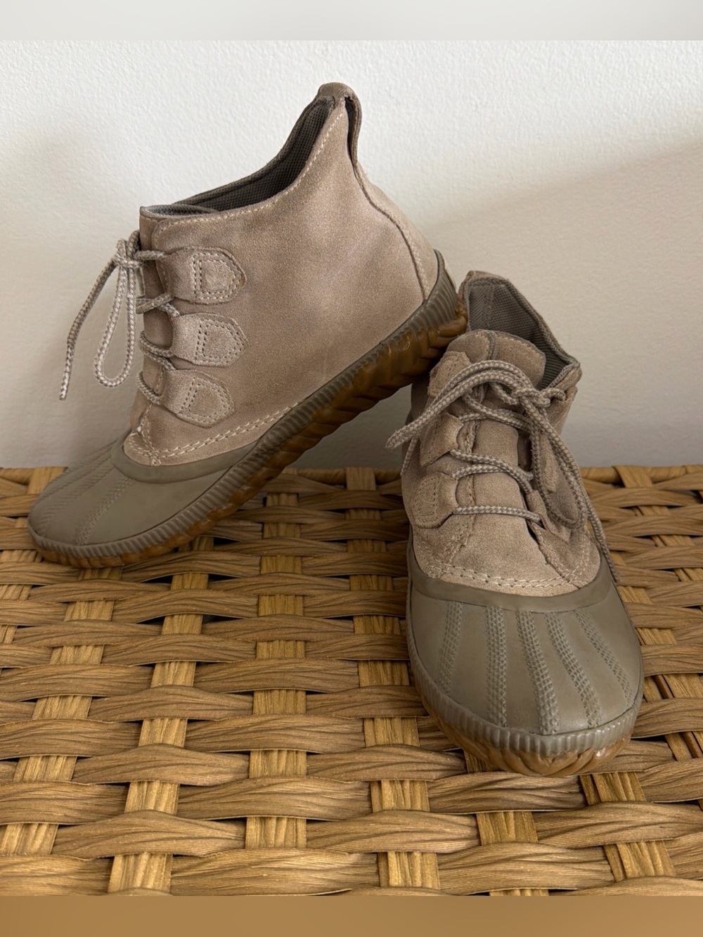 Sorel Out n About Plus Duck Ankle Boots Women’s Size 7 Taupe Gray Suede Leather